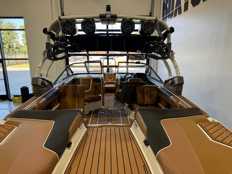 Slide: The Image of Nautique Super Air Nautique G23 2016 - 9