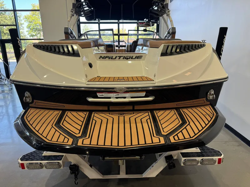 Slide: The Image of Nautique Super Air Nautique G23 2016 - 8