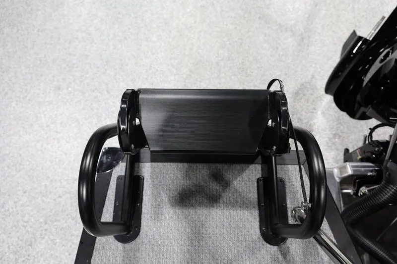 Slide: The Image of Evotti 523QL 2026 model, close-up of handlebars and seat on a textured surface. - 20