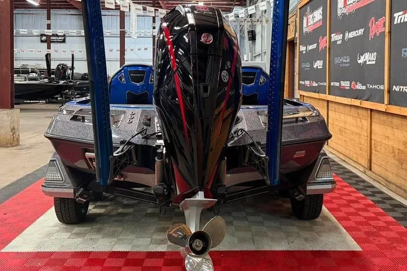 Slide: The Image of 2025 Ranger Z520R Cup-Equipped boat in showroom, featuring sleek design and powerful engine. - 9
