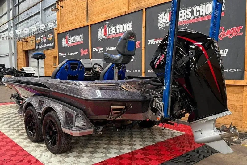 Slide: The Image of 2025 Ranger Z520R Cup-Equipped boat in showroom, featuring sleek design and powerful engine. - 5
