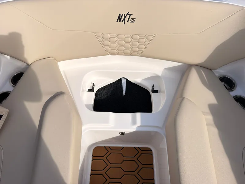 Slide: The Image of MasterCraft NXT22 2027 - 62