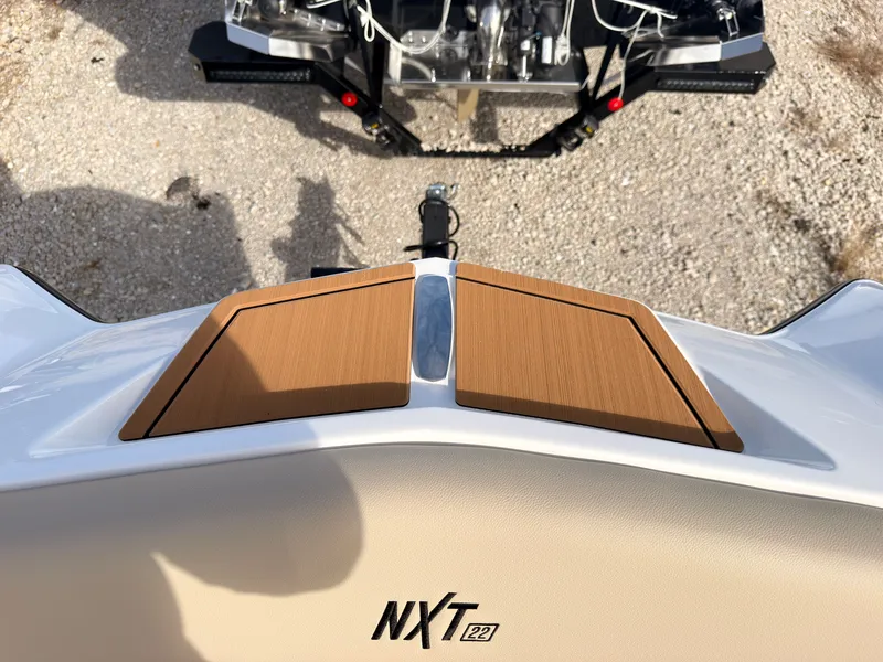 Slide: The Image of MasterCraft NXT22 2027 - 65