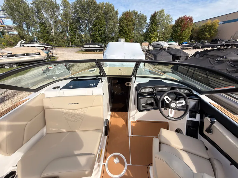 Slide: The Image of MasterCraft NXT22 2027 - 55
