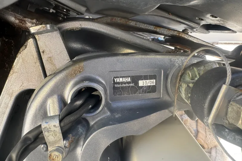 Slide: The Image of Yamaha engine component on 2008 Scout 282 Sportfish boat, manufactured October 2006. - 75