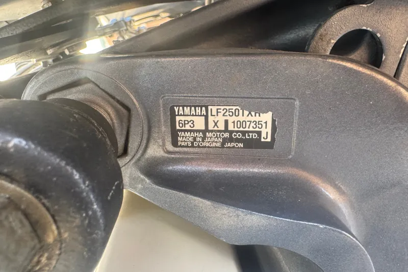 Slide: The Image of Yamaha motor part on 2008 Scout 282 Sportfish boat, model LF250TXR. - 76