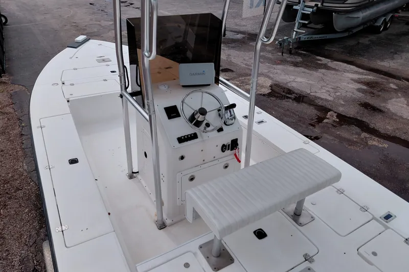 Slide: The Image of Center console of a 2000 Eagle 21 boat with steering wheel and seating. - 22