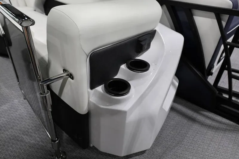 Slide: The Image of Evotti 723QL 2026 boat seat with integrated cup holders and sleek design. - 27