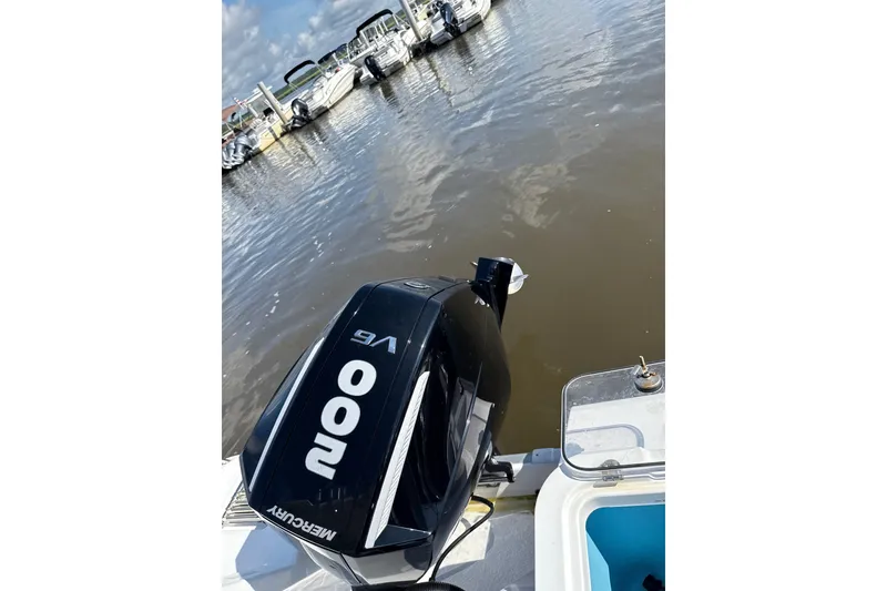 Slide: The Image of 2024 NauticStar 222L Offshore with Mercury 200 V6 engine at a marina. - 7