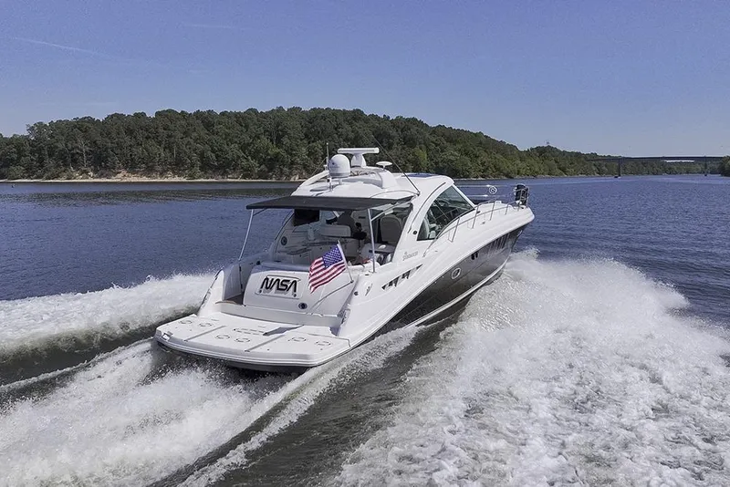 Slide: The Image of 2007 Sea Ray 48 Sundancer underway - 52