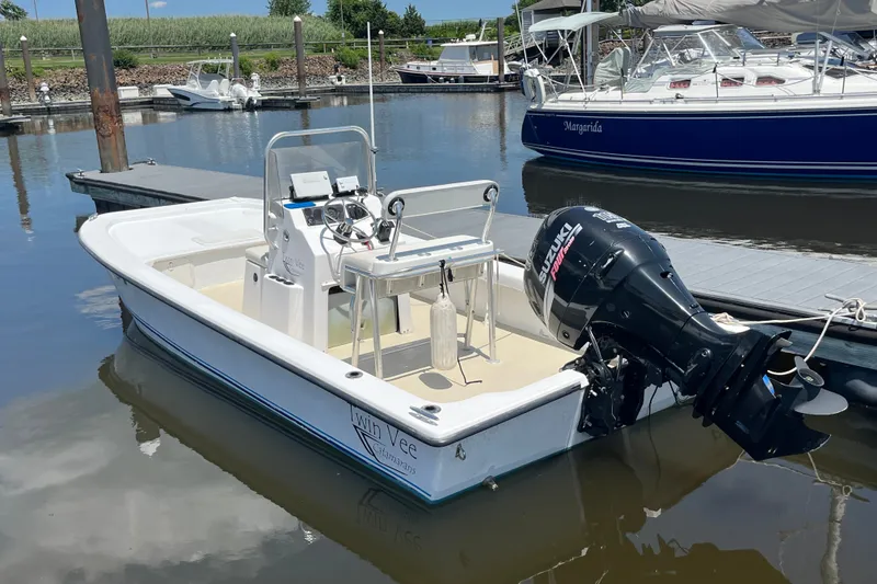 The Image of 2006 Twin Vee 19 BayCat boat docked with Suzuki outboard motor. - 1