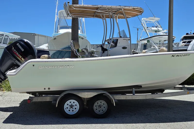 The Image of 2016 Sportsman Heritage 211 Center Console boat on trailer, with Yamaha outboard motor. - 0