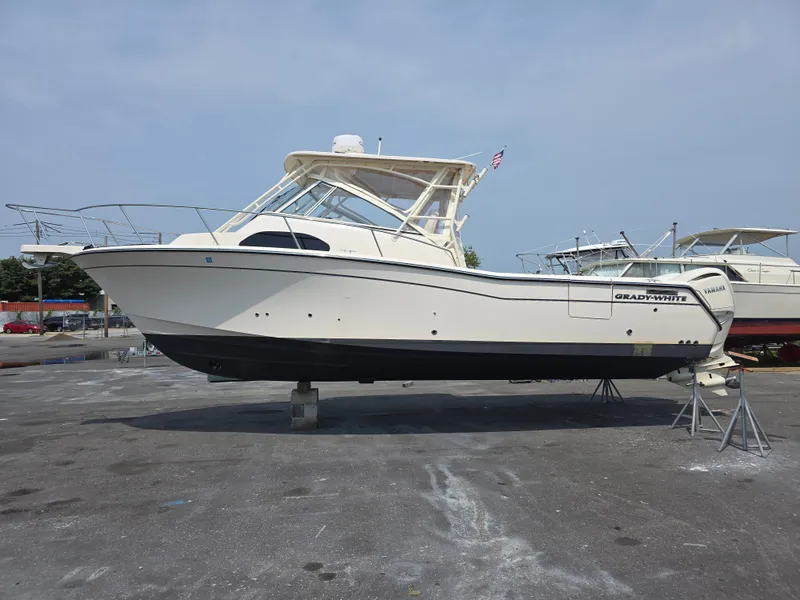 Slide: The Image of Grady-White Marlin 300 2026 - 48