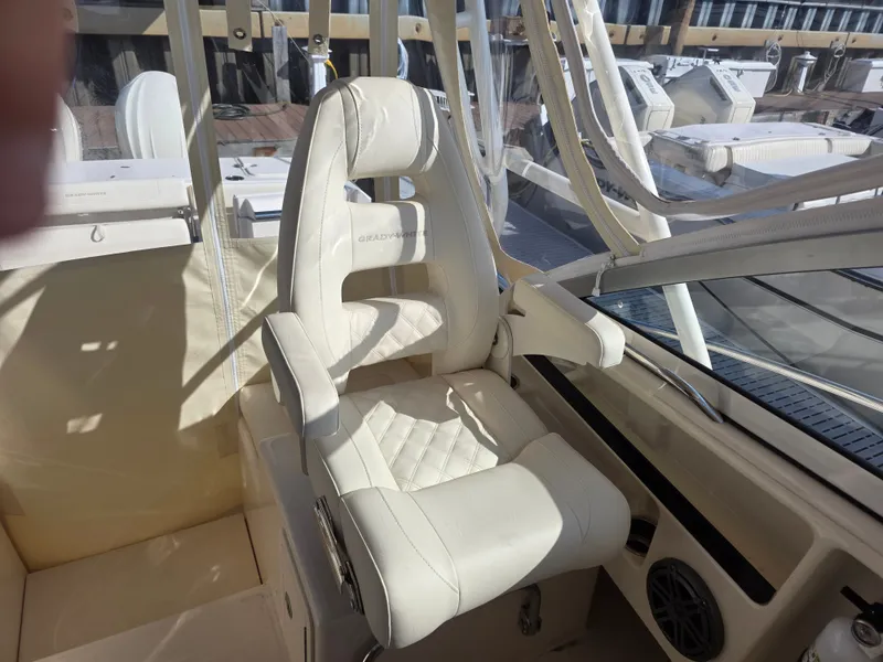 Slide: The Image of Grady-White Marlin 300 2026 - 43