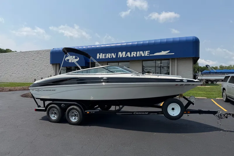 The Image of 2015 Crownline 21 SS boat on trailer outside Hern Marine dealership. - 0