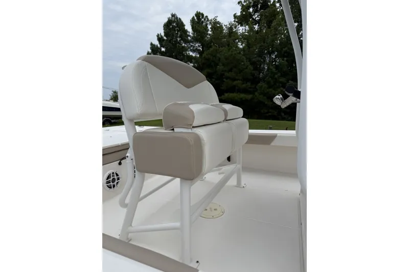 Slide: The Image of 2022 Robalo 226 Cayman boat seat with beige and white upholstery. - 4