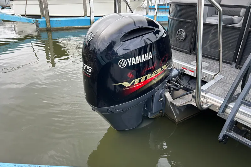 Slide: The Image of Yamaha VMAX 175 outboard motor on a 2020 Bennington 23 SX pontoon boat. - 14