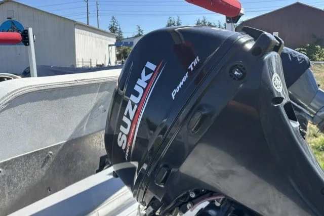 Slide: The Image of Outboard motor on 2019 Inmar 330R-YS boat, featuring Suzuki branding and power tilt. - 3