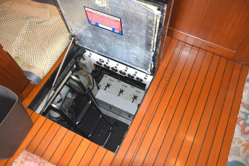 Slide: The Image of Entry hatch to engine room - 80
