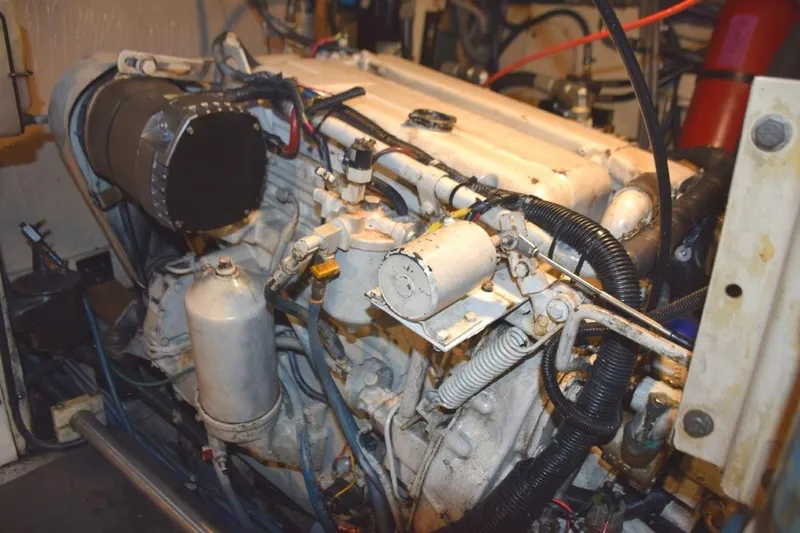 Slide: The Image of Detroit Diesel 4-53 natural, starboard side motor - 84