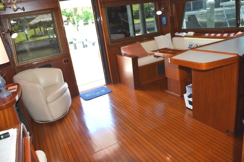 Slide: The Image of Salon with beautiful wood sole - 14