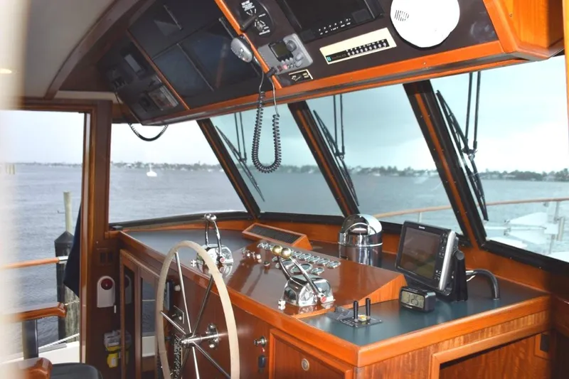 Slide: The Image of Note Key Power Hydraulic bow and stern thruster levers - 41