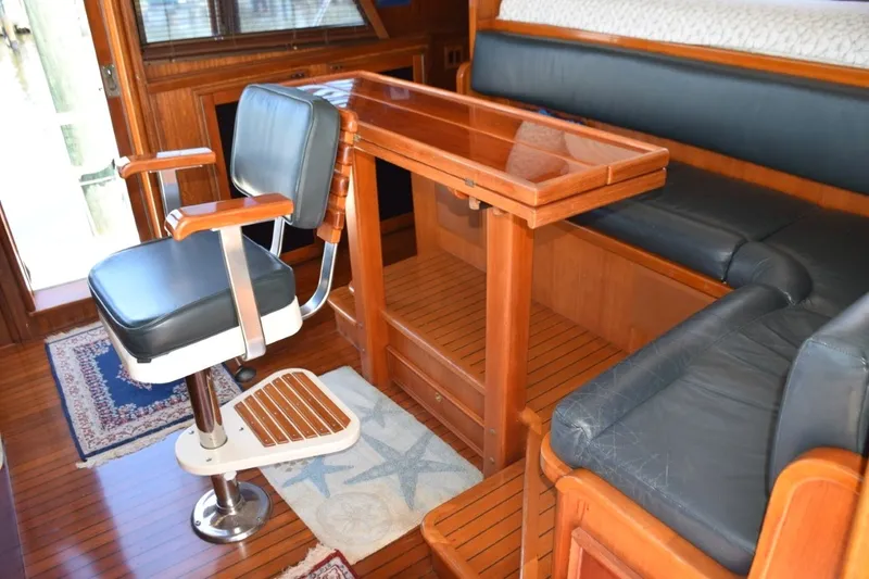 Slide: The Image of Leather settee is raised offering good visibility - 39