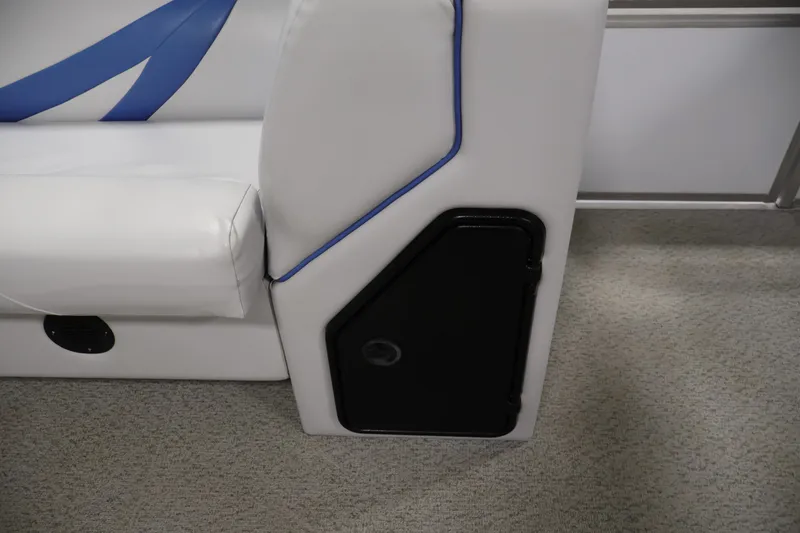 Slide: The Image of White and blue seating on a 2009 Leisurecraft 22 Cruise boat. - 17