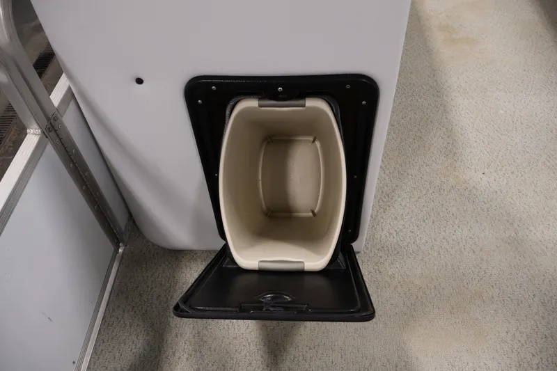 Slide: The Image of Built-in cooler compartment on 2009 Leisurecraft 22 Cruise boat. - 20