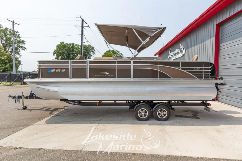 Slide: The Image of 2017 Bennington 22 GFS pontoon boat on trailer at Lakeside Marina. - 9