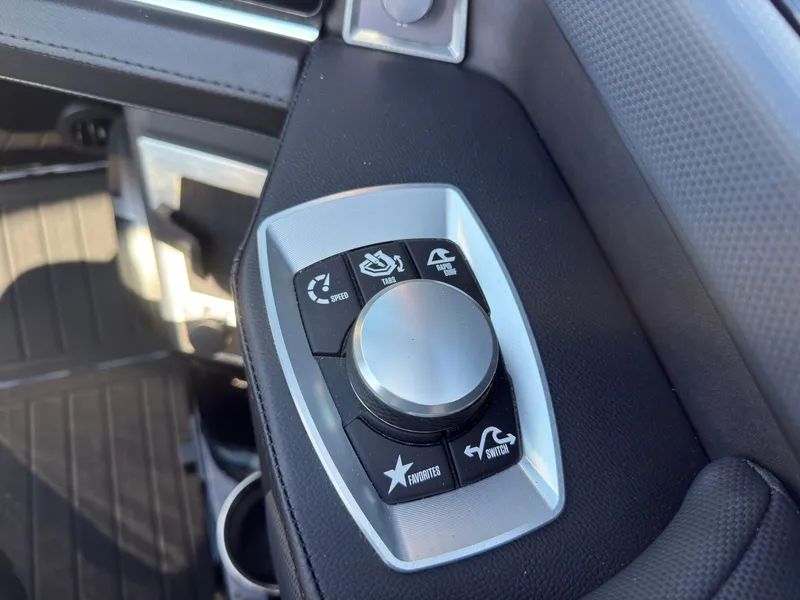 Slide: The Image of MasterCraft XT23 2027 - 47
