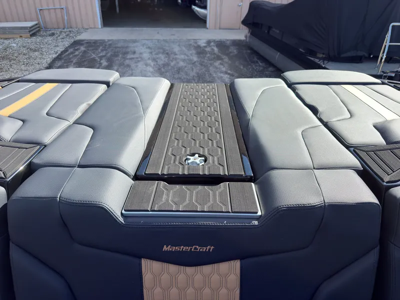 Slide: The Image of MasterCraft XT23 2027 - 16