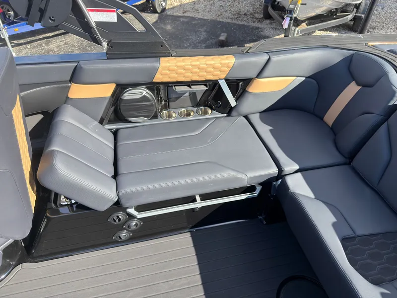 Slide: The Image of MasterCraft XT23 2027 - 19