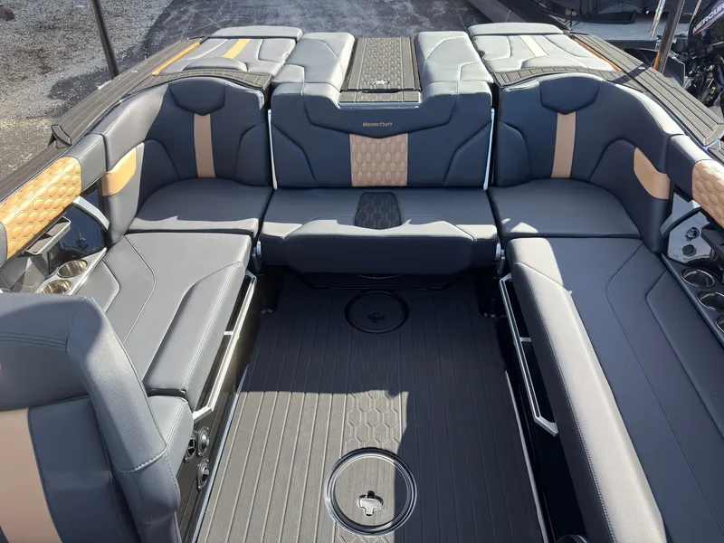 Slide: The Image of MasterCraft XT23 2027 - 18