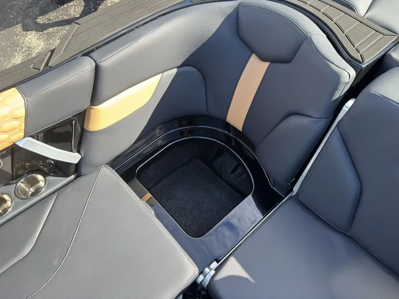 Slide: The Image of MasterCraft XT23 2027 - 21