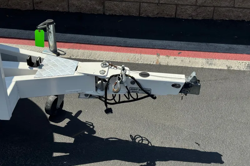 Slide: The Image of Trailer hitch of a 2004 Chaparral Sunesta 212 boat on pavement. - 32