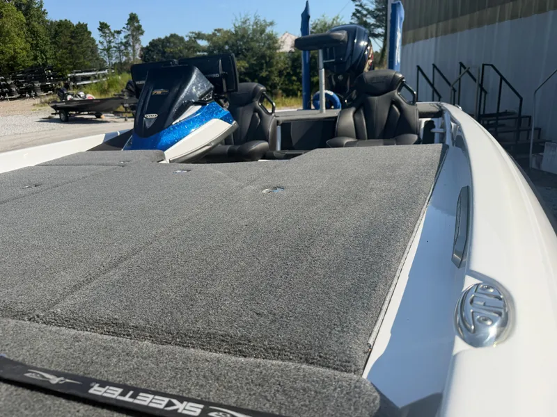 Slide: The Image of Skeeter FXR21 Limited 2023 - 10