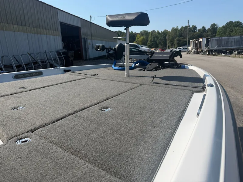 Slide: The Image of Skeeter FXR21 Limited 2023 - 5