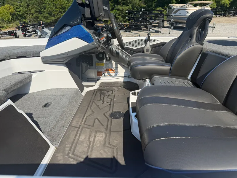 Slide: The Image of Skeeter FXR21 Limited 2023 - 13