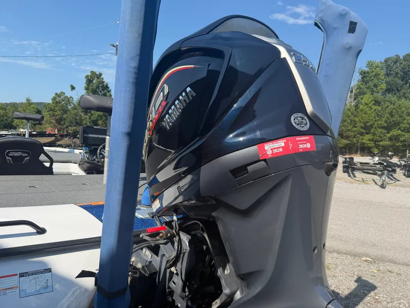 Slide: The Image of Skeeter FXR21 Limited 2023 - 19