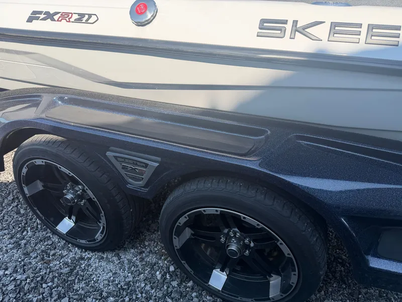 Slide: The Image of Skeeter FXR21 Limited 2023 - 21