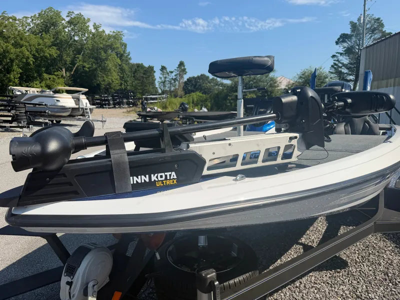 Slide: The Image of Skeeter FXR21 Limited 2023 - 8