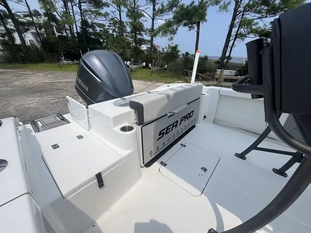 Slide: The Image of Sea Pro 222 Center Console 2025 - 11