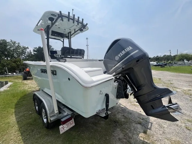 Slide: The Image of Sea Pro 222 Center Console 2025 - 4