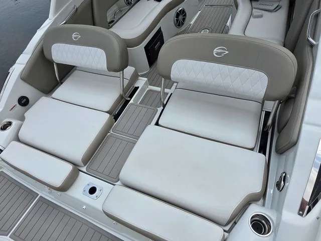 Slide: The Image of Crownline Boats Eclipse E305 XS 2023 - 9