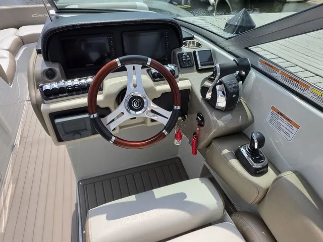 Slide: The Image of Crownline Boats Eclipse E305 XS 2023 - 6