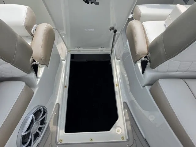 Slide: The Image of Crownline Boats Eclipse E305 XS 2023 - 14