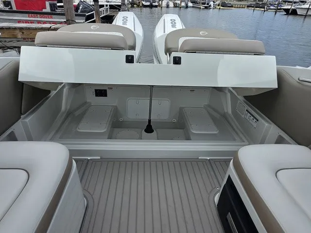 Slide: The Image of Crownline Boats Eclipse E305 XS 2023 - 11