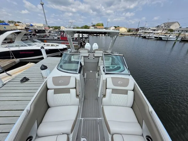 Slide: The Image of Crownline Boats Eclipse E305 XS 2023 - 3