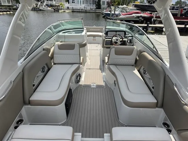 Slide: The Image of Crownline Boats Eclipse E305 XS 2023 - 4
